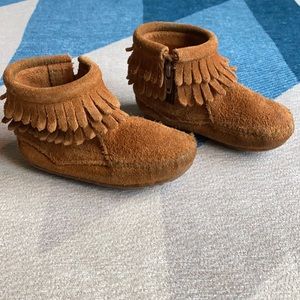 Minnetonka fringe suede boot size 5